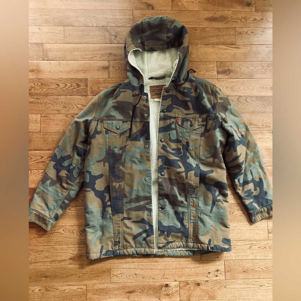 Levi’s Sherpa camouflage coat